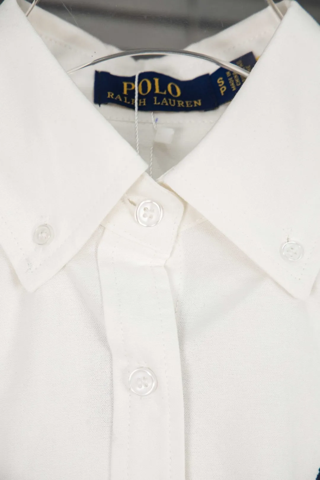 🅿️250 New: Style number: B141 Ralph Lauren/Ralph Lauren classic small label couple's long-sleeved shirt 1️⃣ Made of high-quality fabrics, the upper body is soft and comfortable, extremely delicate, and feels solid, smooth and soft. The fabric has the characteristics of being wrinkle-free and has an invincible feel. The details are perfectly handled! 2️⃣The workmanship details are perfectly controlled. They are all hemmed with vest technology, and the inside of the sleeves are also used. Different from the four-needle and five-thread workmanship, the collars are also all designed with interlining, showing high-end fashion and individuality, and the style is fashionable, simple and elegant! 3️⃣It is very youthful and energetic, and can be easily worn by both men and women. It is very in line with the fashion aesthetic concepts of today's young people! Color: Black, White, Navy Size: S, M, L, XL